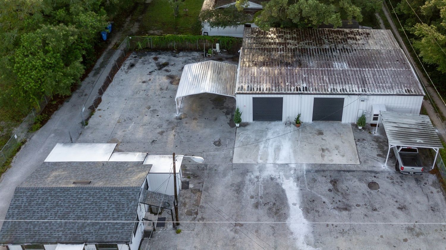 N. Florida Ave Warehouse or Automotive/Office/Showroom- 6,061 SF : 14041 N Florida Ave, Tampa, FL 33613